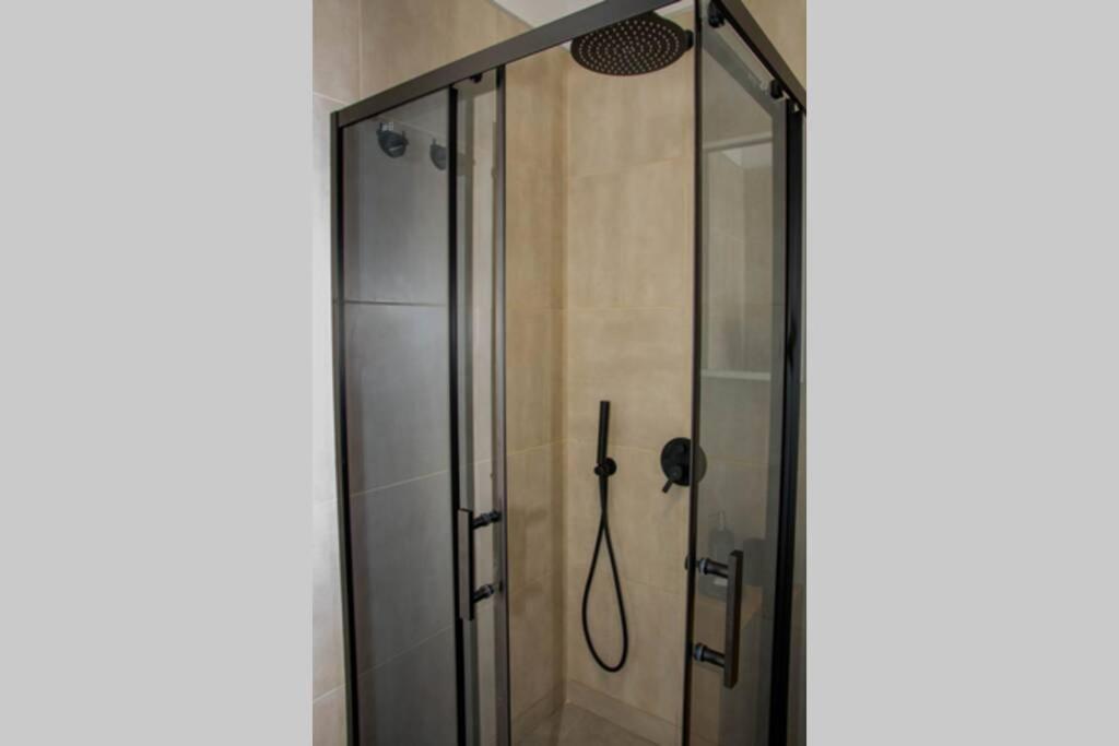 Super Luxurious & Spacious Designer Apartment. 스타라 자고라 외부 사진