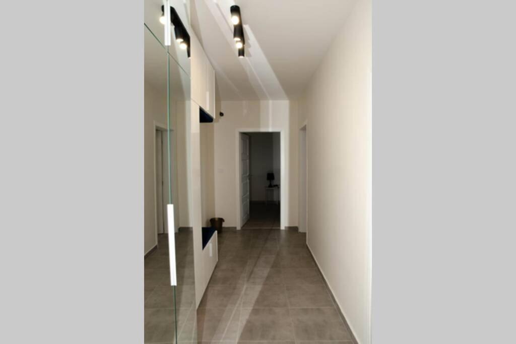 Super Luxurious & Spacious Designer Apartment. 스타라 자고라 외부 사진